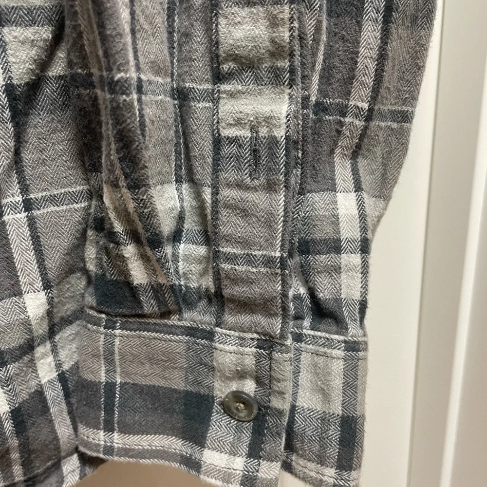 Eddie Bauer Men’s XL Black & Gray Plaid Flannel Shirt Outdoorsy Camping Fishing - Picture 5 of 8